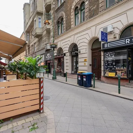 Peachy Homes * Budapest